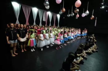 XX Espetáculo de Dança - Entre Laços e Abraços