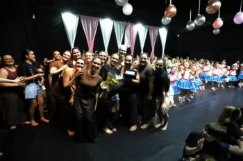 XX Espetáculo de Dança - Entre Laços e Abraços