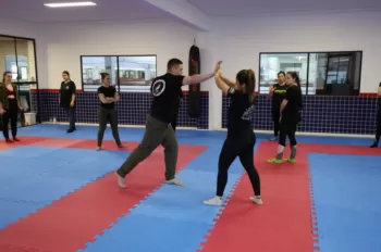 Aula de Defesa Pessoal Feminina