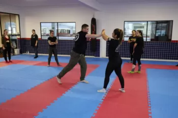 Aula de Defesa Pessoal Feminina