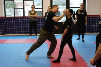 Aula de Defesa Pessoal Feminina