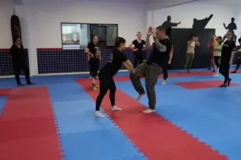 Aula de Defesa Pessoal Feminina
