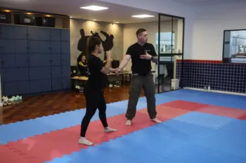 Aula de Defesa Pessoal Feminina