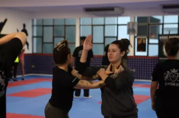 Aula de Defesa Pessoal Feminina