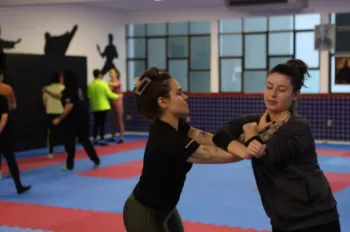 Aula de Defesa Pessoal Feminina