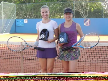 Paula Tasquetto (à direita, campeã) e Samantha marques (vice-campeã, à esquerda)