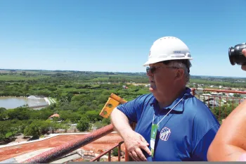 Mariano na apresentação do Dores Praia Park à imprensa.