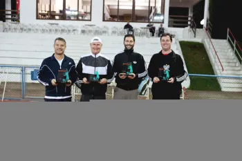 CATEGORIA A (Esq. para direita) - Campeões : Paulo Cassol e Luiz Roggia / Vice-campeões: Matheus Carneiro e Luciano Kreesche (Foto: Fernando Camargo)