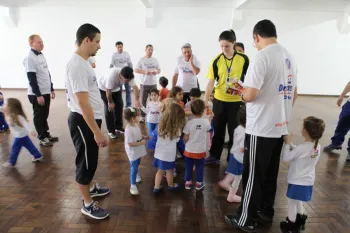 Pais são homenageados pelos alunos da Escola Doritos