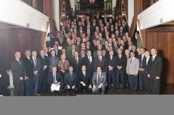 Todos os integrantes da gestão 2017/2019 tanto do Conselho quanto da Diretoria posaram para tradicional foto de posse, na escadaria do hall do Salão Nobre.