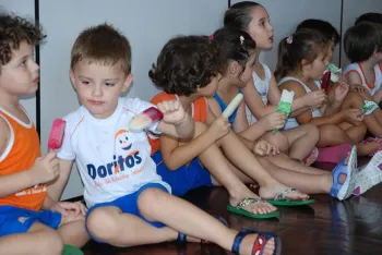 Atividades na piscina e recreativas no Verão Doritos