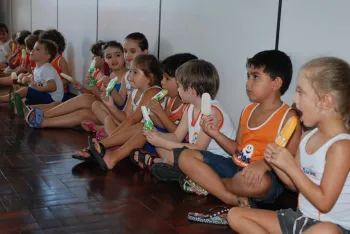 Atividades na piscina e recreativas no Verão Doritos