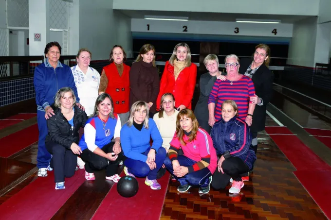 Representantes do Clube, em Marechal Cândido Rondon: em pé, Marli, Ana, Ilce, Roseli, Bruna, Mari, Carmen e Helen; abaixadas, Mara, Vera, Rose, Fátima, Alacir e  Rosirene.