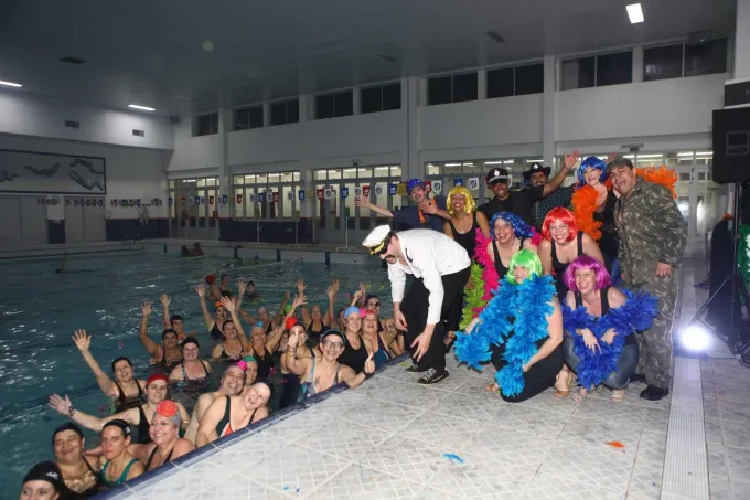 A discoteca vai à piscina