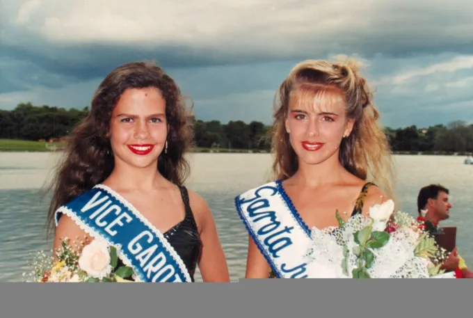 Maira e Daniela no concurso Garota do Sol, em 1993.