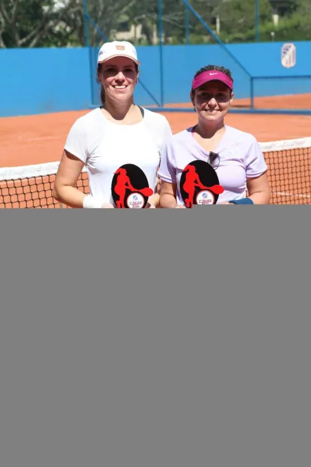 Andreia Piovesan e Caroline Bevilacqua, campeã e vice, respectivamente, do torneio.
