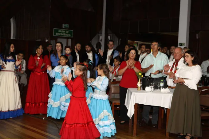 Jantar Fandango dos 35 anos do D.T. Querência das Dores - com Tchê Kakareko