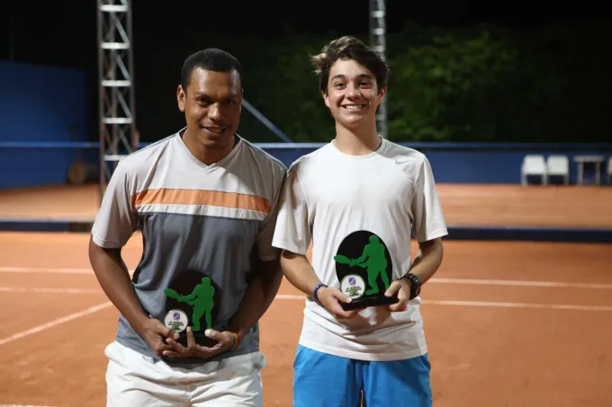 Categoria A: Campeão Lucas Cardoso (à direita) e vice Fladimir Chaves (à esquerda)
