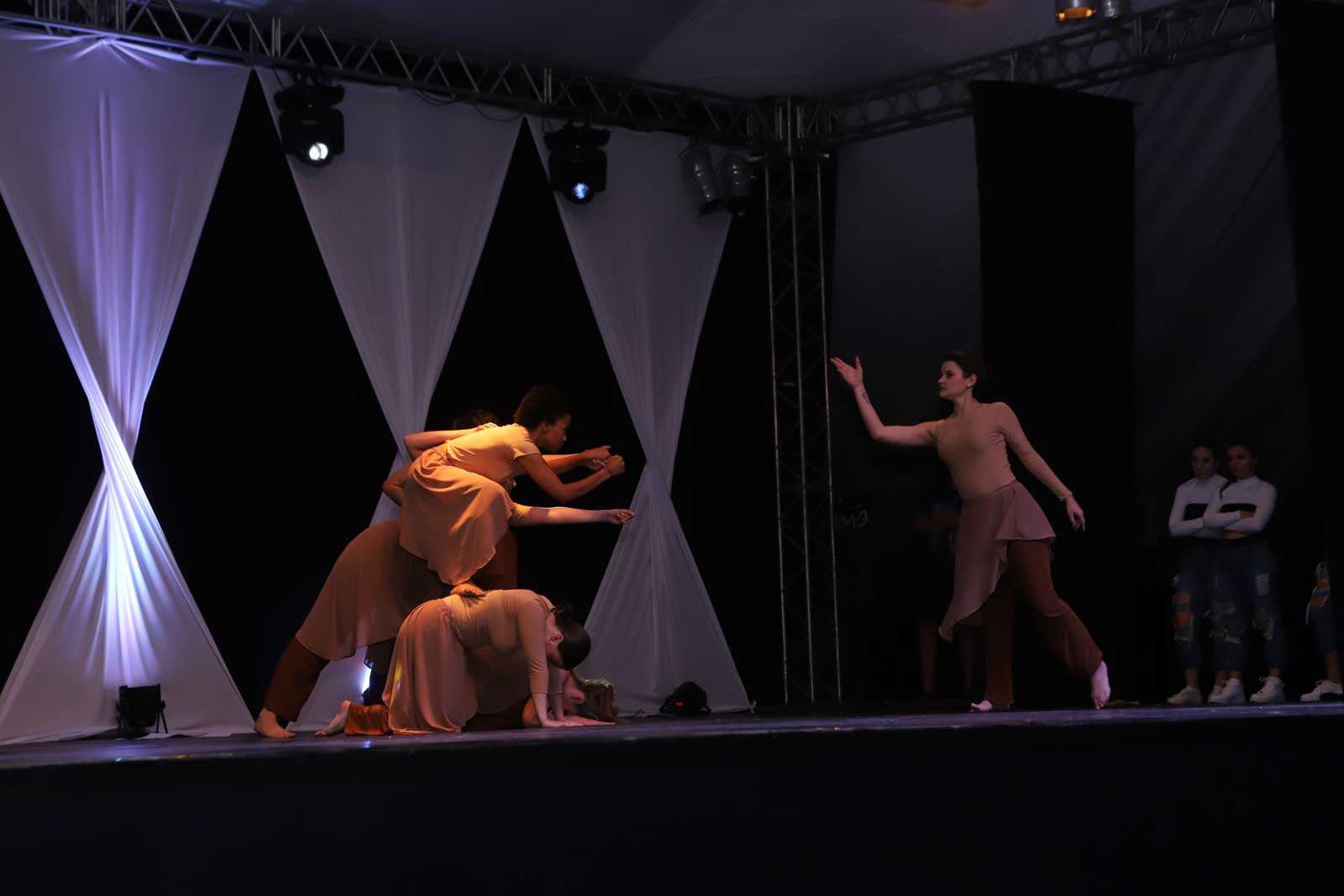 Essência - XV Espetáculo Dance One Dores Cia. de Dança